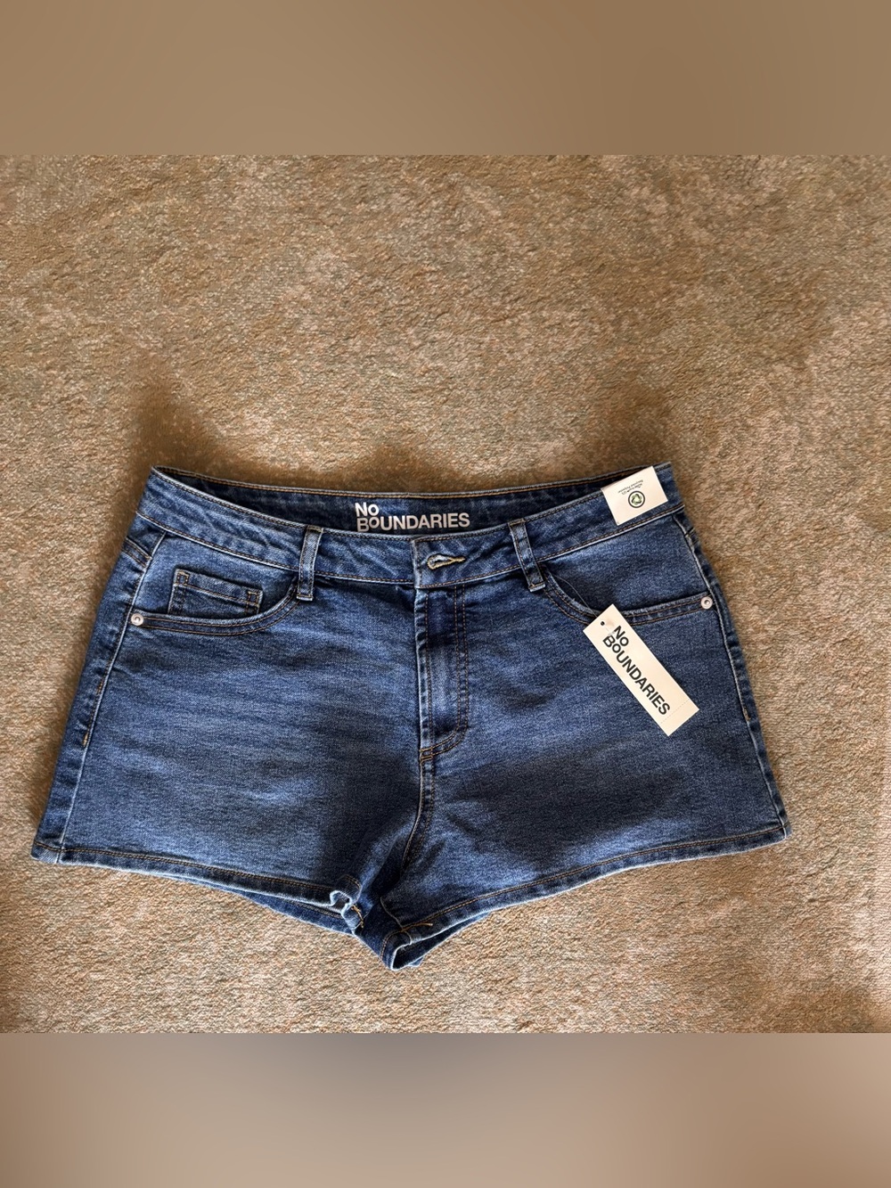 NWT No Boundaries High Rise Mom Denim Shorts Size 10